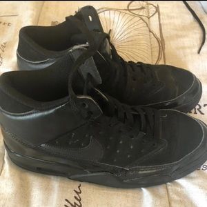 Size 7.5 men’s air force 1’s